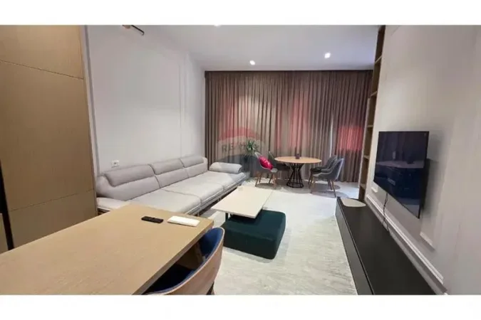 Tirane, jepet me qera apartament 1+1 , 1.100 € (Rruga e Durresit)