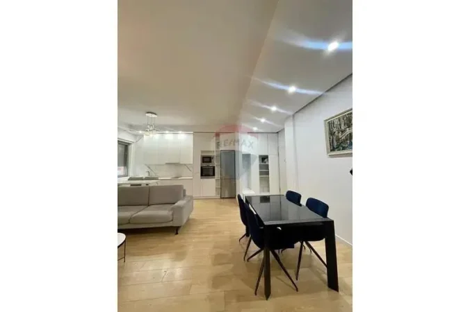 Tirane, jepet me qera apartament 2+1+Ballkon , 1.200 € (Kompleksi Delijorgji)