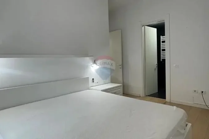 Tirane, jepet me qera apartament 2+1+Ballkon , 1.200 € (Kompleksi Delijorgji)