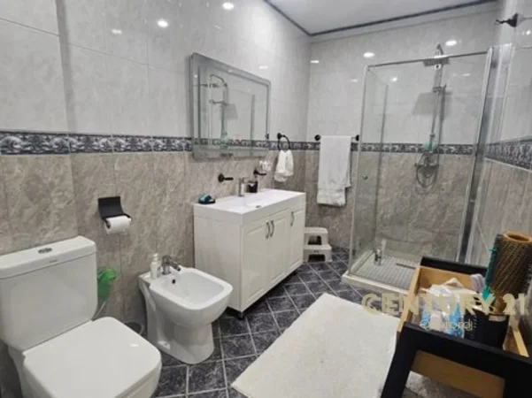 Tirane, shitet apartament 2+1 Kati 3, 102 m² 270.000 € (rruga e barrikadave)