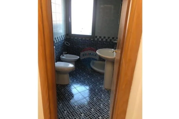 Tirane, shitet garsonier , 30 m² 