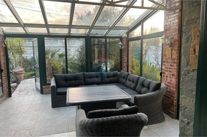 Tirane, jepet me qera apartament , 700 m² 1.800 € 