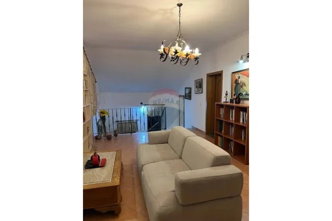 Tirane, jepet me qera apartament , 700 m² 1.800 € 