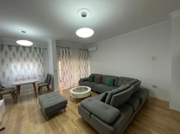 Tirane, jepet me qera apartament 2+1+Ballkon Kati 3, 110 m² 800 € (liqeni i thate)