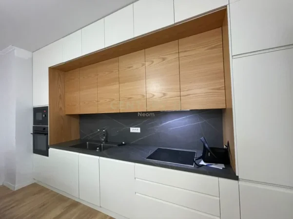 Tirane, jepet me qera apartament 2+1+Ballkon Kati 3, 110 m² 800 € (liqeni i thate)