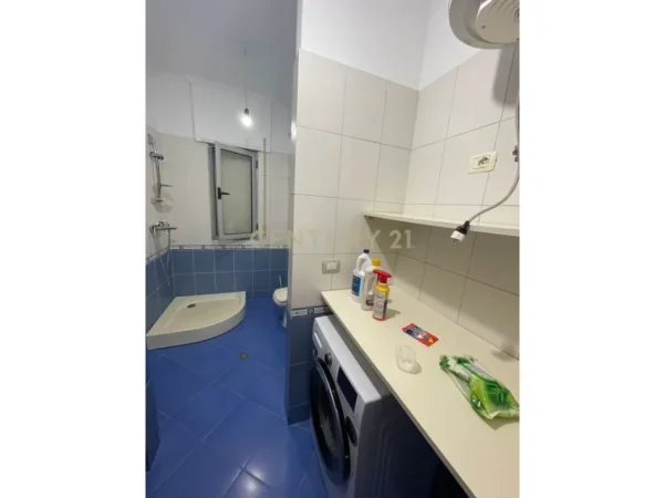 Tirane, jepet me qera apartament 2+1+Ballkon Kati 3, 110 m² 800 € (liqeni i thate)