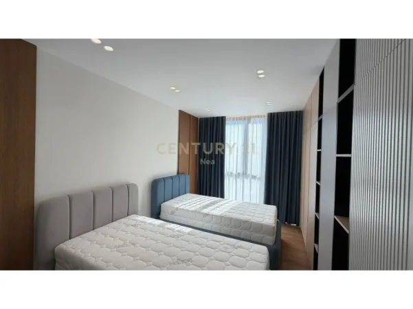 Tirane, jepet me qera apartament 2+1+Ballkon Kati 6, 104 m² 1.000 € (mine peza)