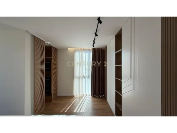 Tirane, jepet me qera apartament 2+1+Ballkon Kati 6, 104 m² 1.000 € (mine peza)