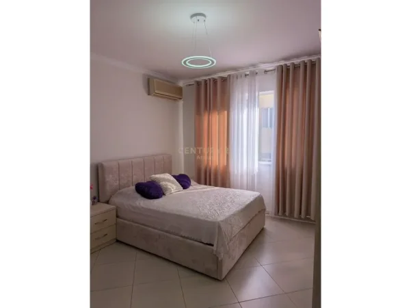 Tirane, jepet me qera garsonier 1+1 Kati 4, 30 m² 450 € (21 dhjetori)