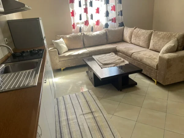 Tirane, jepet me qera Banesë 1+1 Kati 3, 65 m² 350 € (Rruga Ram Sadria, tek 5 Maj, Tiranë.)