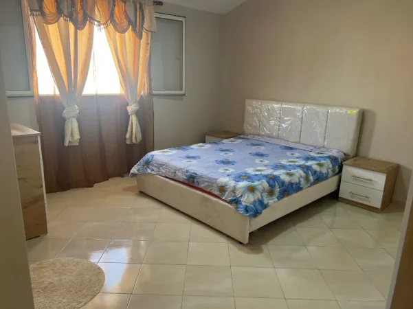 Tirane, jepet me qera Banesë 1+1 Kati 3, 65 m² 350 € (Rruga Ram Sadria, tek 5 Maj, Tiranë.)