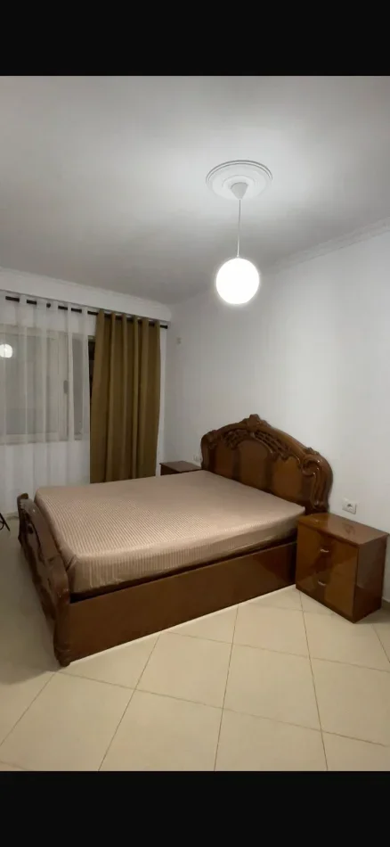 Tirane, jepet me qera Vile 1+1 Kati 2, 70 m² 450 € (Pranë Globe, Rruga Stavri Themeli ,Tiranë.)