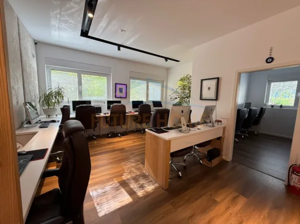 Tirane, shes ambjent biznesi Kati 0, 257 m² 465.000 € 