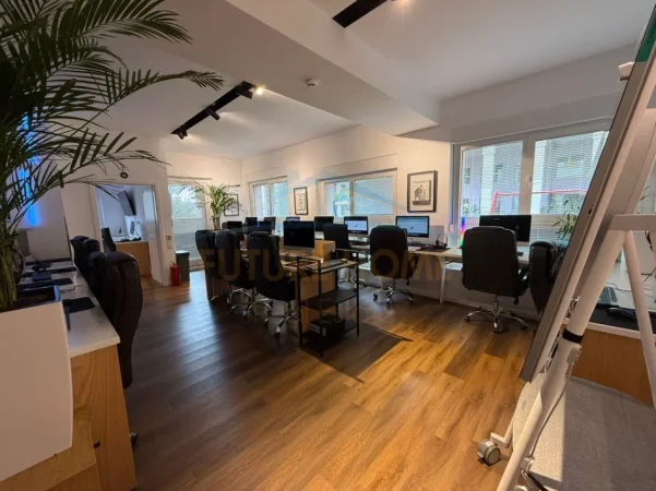 Tirane, shes ambjent biznesi Kati 0, 257 m² 465.000 € 