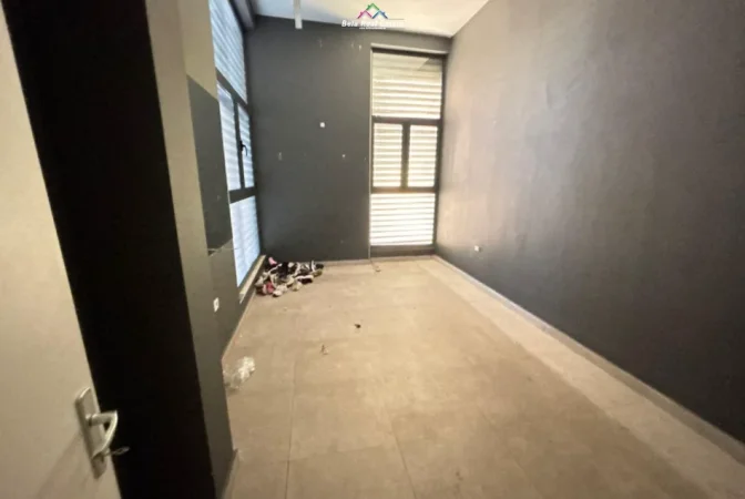 Tirane, jepet me qera dyqan Kati 0, 205 m² 3.000 € (Rruga e Barrikadave)