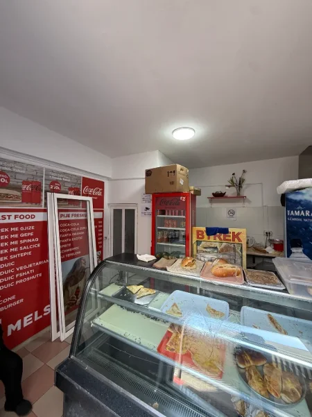 Shitet ambjent biznesi ne Laprake  nga Pronari, pa-komision Kati 0, 28 m² 90.000 € (Laprake)