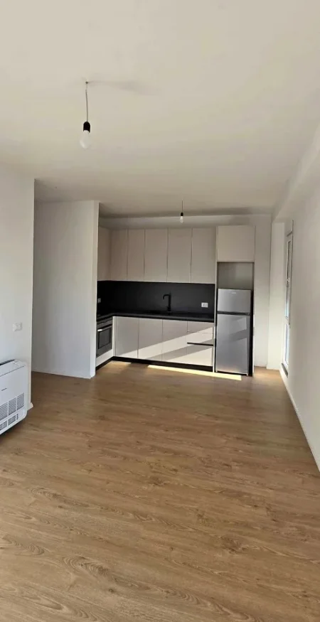 Tirane, jepet me qera zyre Kati 4, 110 m² 700 € 