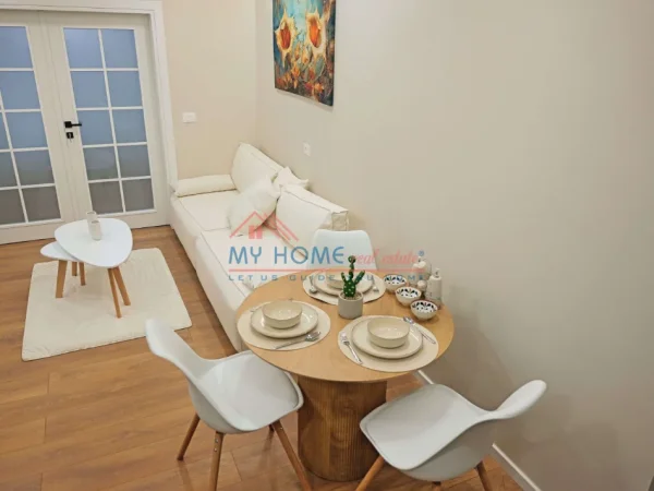 Tirane, jepet me qera apartament 1+1+Ballkon Kati 1, 50 m² 780 € (Rruga e Elbasanit)