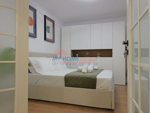 Tirane, jepet me qera apartament 1+1+Ballkon Kati 1, 50 m² 780 € (Rruga e Elbasanit)