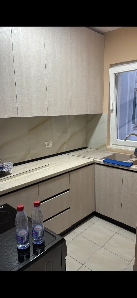 Tirane, jepet me qera apartament 1+1+Aneks+Ballkon Kati 5, 62 m² 500 € (Memo meto)