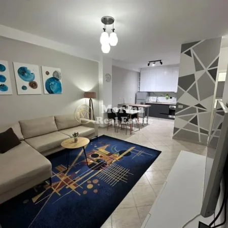 Tirane, jepet me qera apartament 1+1 Kati 5, 65 m² 600 € (Condor Center)