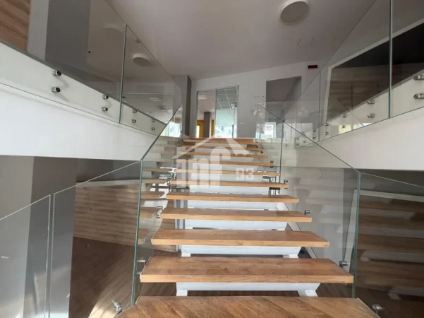 Tirane, shitet ambjent biznesi , 2.445 m² 3.677.500 € (PRANË TREGUT TË RI ELEKTRIK, TE “ALI DEMI”)