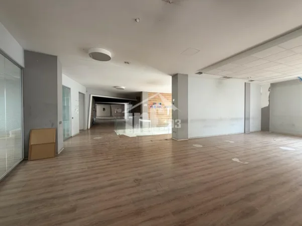 Tirane, shitet ambjent biznesi , 2.445 m² 3.677.500 € (PRANË TREGUT TË RI ELEKTRIK, TE “ALI DEMI”)