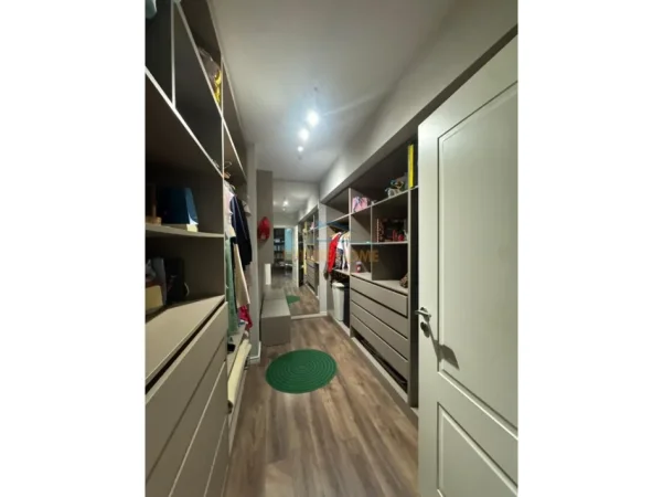 Tirane, shitet apartament 3+1 Kati 4, 109 m² 240.000 € (21 DHJETORI)