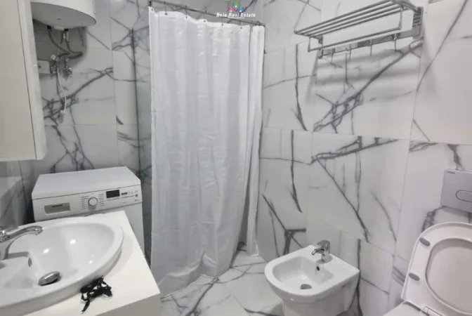 Tirane, jepet me qera apartament 1+1 Kati 3, 70 m² 450 € (astir)