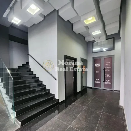 Tirane, jepet me qera ambjent biznesi Kati 2, 38 m² 470 € (Myslym Shyri)