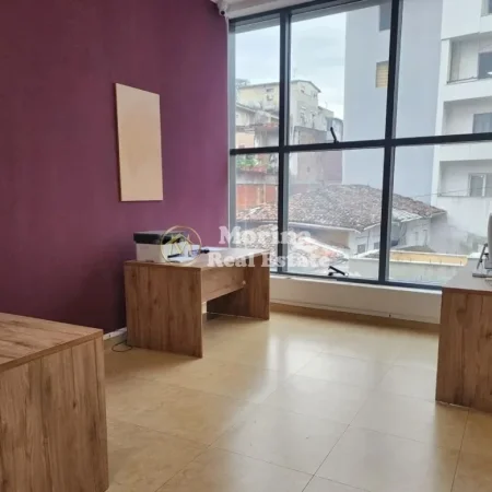 Tirane, jepet me qera ambjent biznesi Kati 2, 38 m² 470 € (Myslym Shyri)