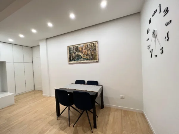Tirane, jepet me qera apartament 2+1+Ballkon Kati 3, 110 m² 1.200 € (Kompleksi Delijorgji)