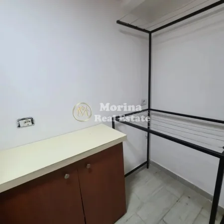 Tirane, jepet me qera garsonier Kati 1, 35 m² 310 € (Rruga 5 Maji)
