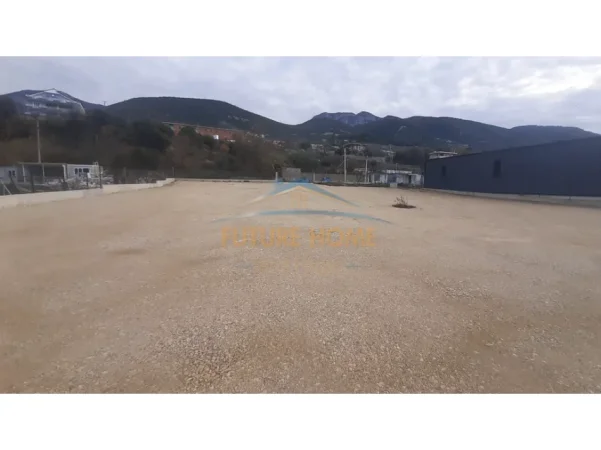 Tirane, jepet me qera toke , 2.290 m² (TUFINE)