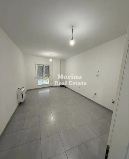 Tirane, jepet me qera apartament 2+1 Kati 1, 92 m² 690 € (Rruga e Barrikadave)