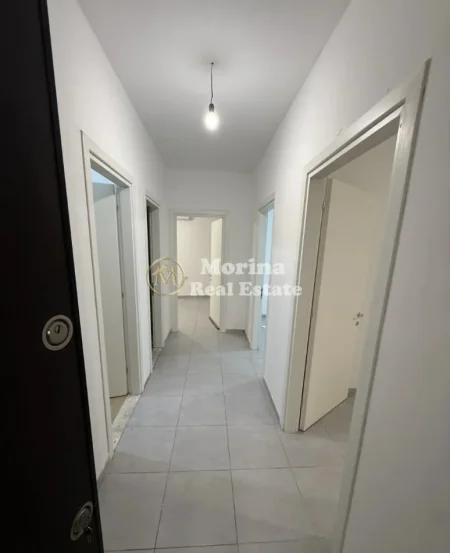 Tirane, jepet me qera apartament 2+1 Kati 1, 92 m² 690 € (Rruga e Barrikadave)