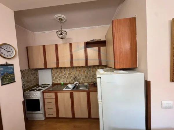 Tirane, jepet me qera apartament 1+1 Kati 2, 70 m² 500 € (Ali Demi)