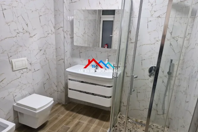 Tirane, shitet apartament 3+1+Ballkon Kati 4, 132 m² 209.000 € (RRUGA KONGRESI I MANASTIRIT)