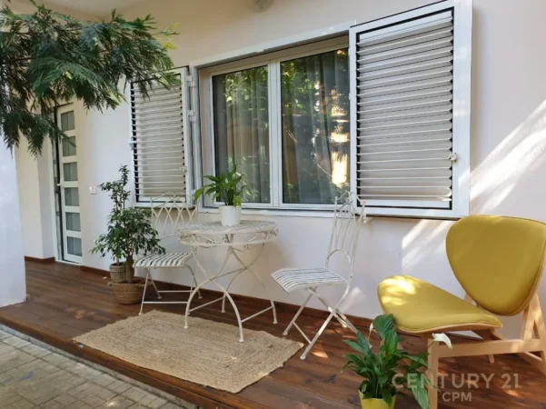 Tirane, jepet me qera Vile 1+1 Kati 0, 180 m² 650 € (Ambasada Amerikane)