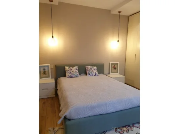 Tirane, jepet me qera Vile 1+1 Kati 0, 180 m² 650 € (Ambasada Amerikane)