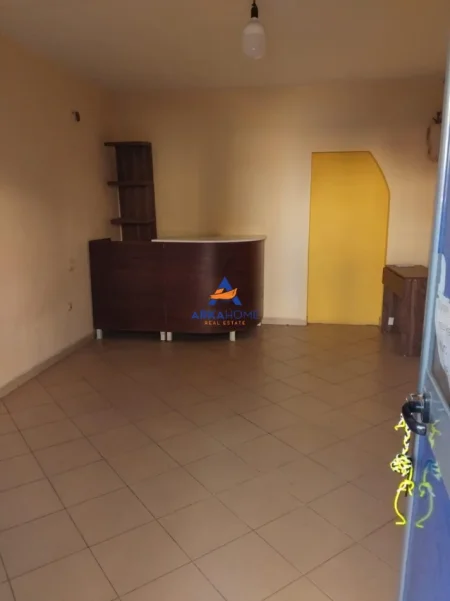 Tirane, jepet me qera ambjent biznesi Kati 0, 22 m² 350 € 