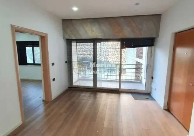 Tirane, jepet me qera ambjent biznesi Kati 2, 80 m² 950 € (Blloku)