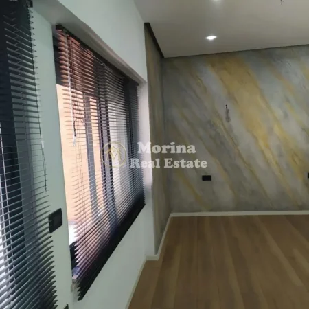 Tirane, jepet me qera ambjent biznesi Kati 2, 80 m² 950 € (Blloku)