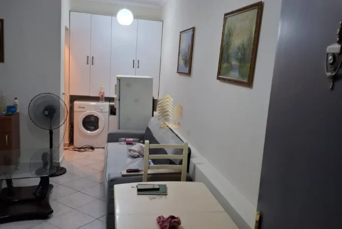 Tirane, jepet me qera apartament 1+1 Kati 1, 40 m² 350 € (Brryli)