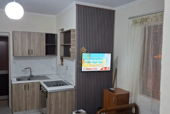 Tirane, jepet me qera apartament 1+1 Kati 1, 40 m² 350 € (Brryli)