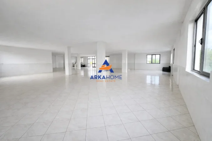 Tirane, jepet me qera ambjent biznesi Kati 2, 430 m² 889 € 