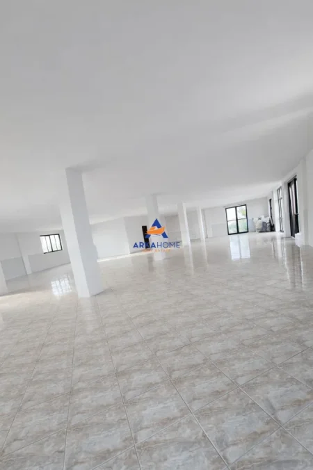 Tirane, jepet me qera ambjent biznesi Kati 2, 430 m² 889 € 