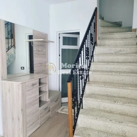 Tirane, jepet me qera apartament duplex 1+1 Kati 2, 160 m² 550 € (Ali Demi)