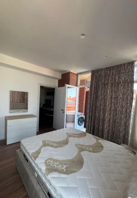 Tirane, jepet me qera apartament 1+1+Aneks+Ballkon Kati 7, 90 m² 500 € (kodra e diellit)