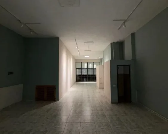 Tirane, jepet me qera ambjent biznesi Kati 0, 82 m² 850 € (rruga 5 maji)